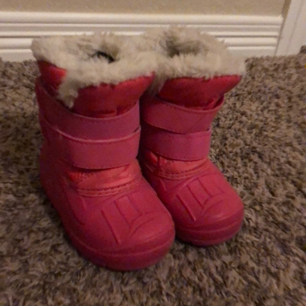Size toddler 6 pink snow boots